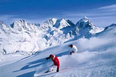 Skiing with beautiful panorama