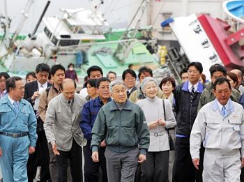 Emperor, empress visit tsunami-hit Kitaibaraki city in Ibaraki