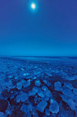 Tokachi River ice blocks