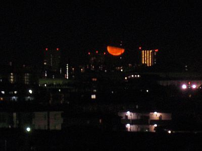 Moonrise in Tokyo