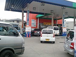 No regular gasoline available, plus station closed @ 10 am
