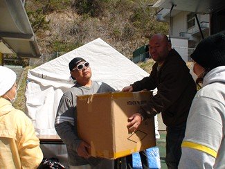 Konishiki unloads provisions for tsunami victims