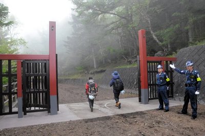 new_yoshida_trail_5th_station_steel_gate