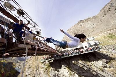 Bungee jumping in New Zealand