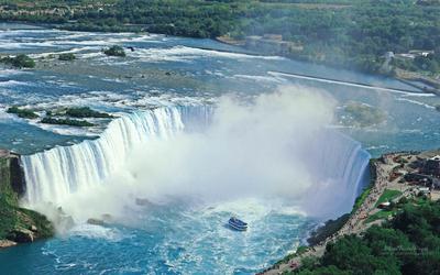 Niagara Falls, maybe the most characteristic place in Canada.